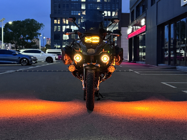 J7S Spotlight